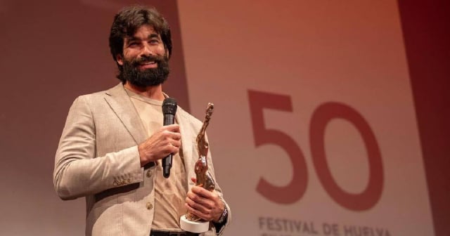 Actor cubano Rubén Cortada es galardonado con el Premio Luz en el Festival de Huelva