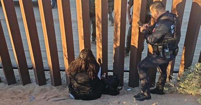 Migrante cubana resulta herida al caer del muro fronterizo entre México y EE.UU.