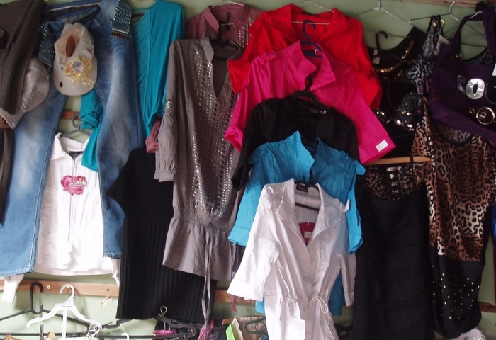Venta de ropa por la izquierda, un negocio que prolifera en Cuba