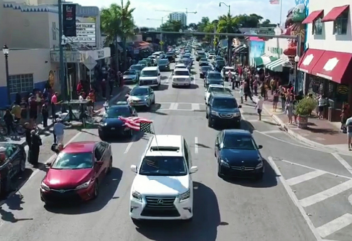 La caravana de Miami lo recuerda a manifestarte al parque o a