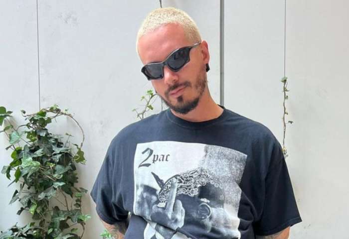 J Balvin y su llamativo look en el desfile de Louis Vuitton 2022