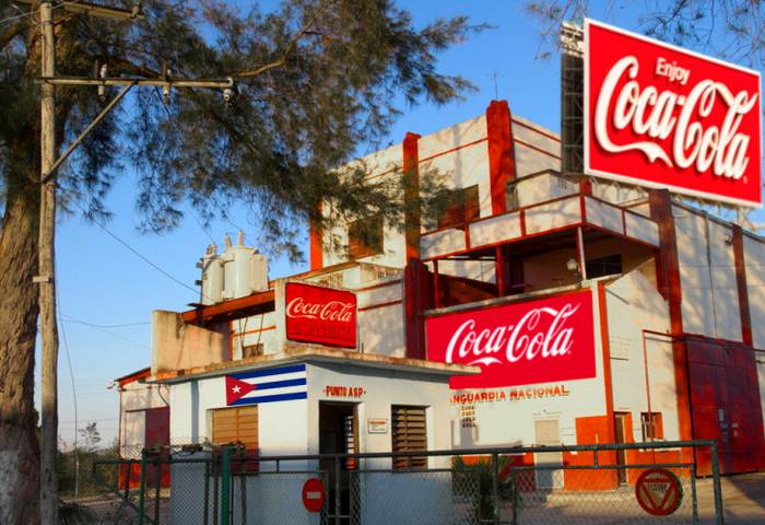 mercado Están deprimidos Receptor Coca-Cola abre fábrica en Cuba