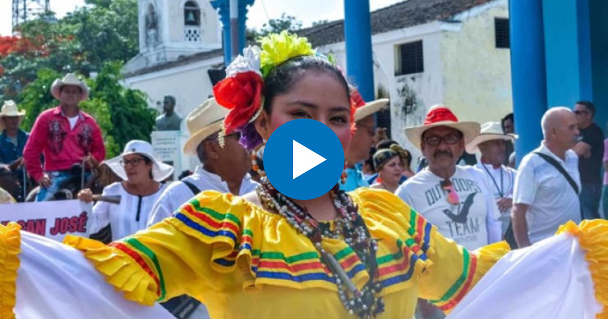 Desfile de la Jornada Cucalambeana, en Las Tunas © ACN