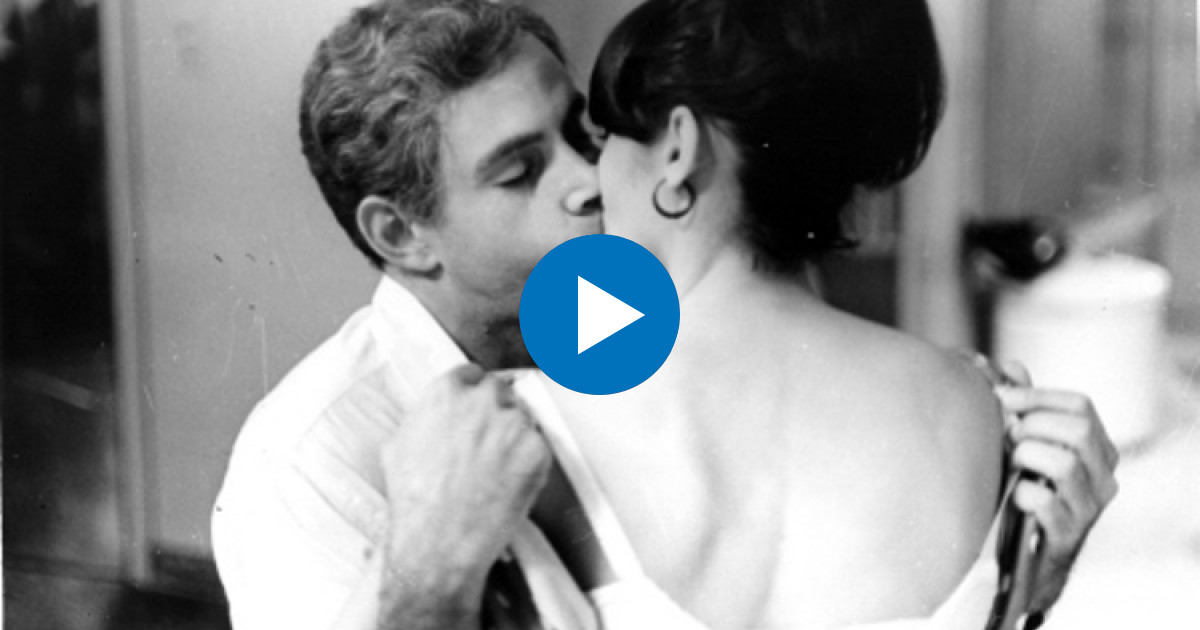 Sergio Corrieri y Daisy Granados en un beso de "Memorias del subdesarrollo" © Cortesía del autor