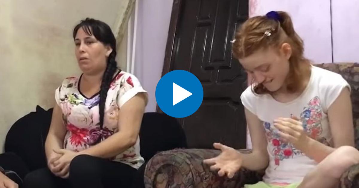 Ketty Méndez Molina y su hija con autismo © Captura de video / YouTube