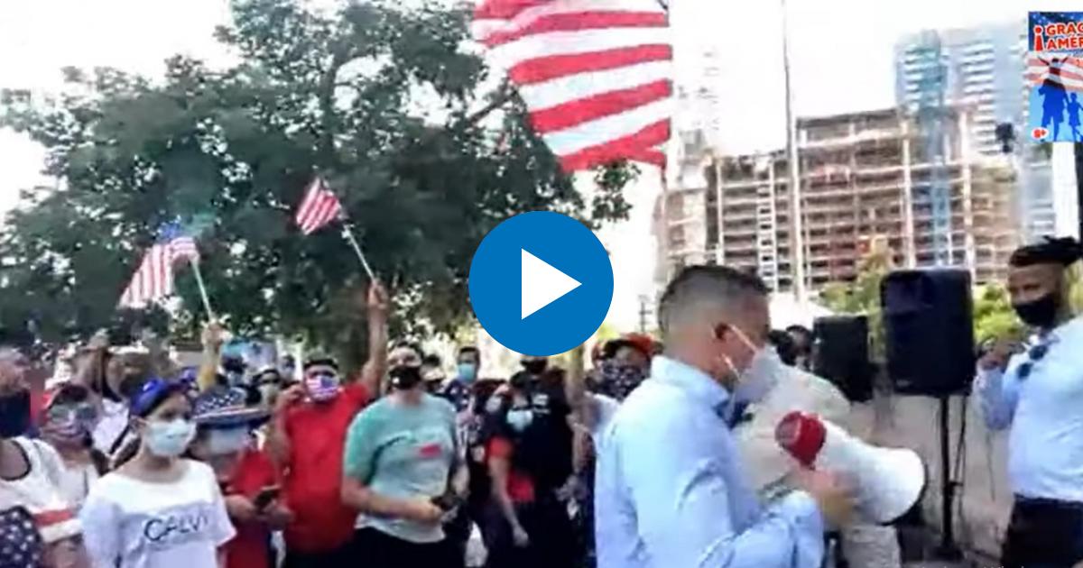 Cubanos en Miami celebran Día de la Independencia de Estados Unidos © Captura de pantalla / YouTube