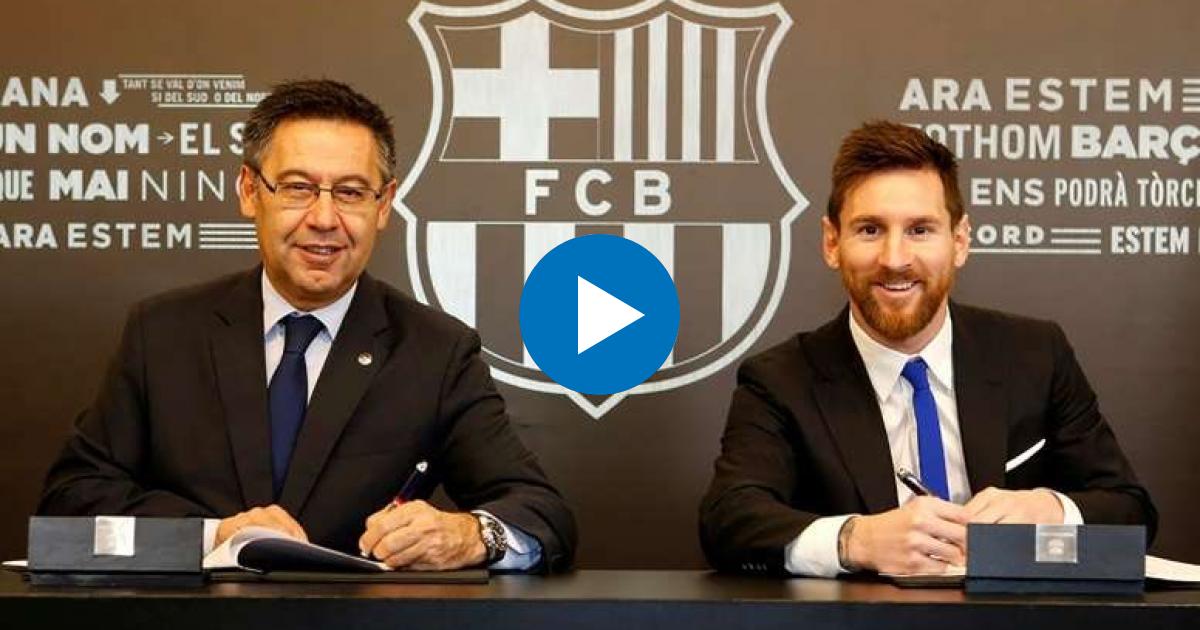 Messi junto al expresidente del Barcelona Josep Maria Bartomeu, durante la firma del polémico contrato. © Twitter Mister Chip