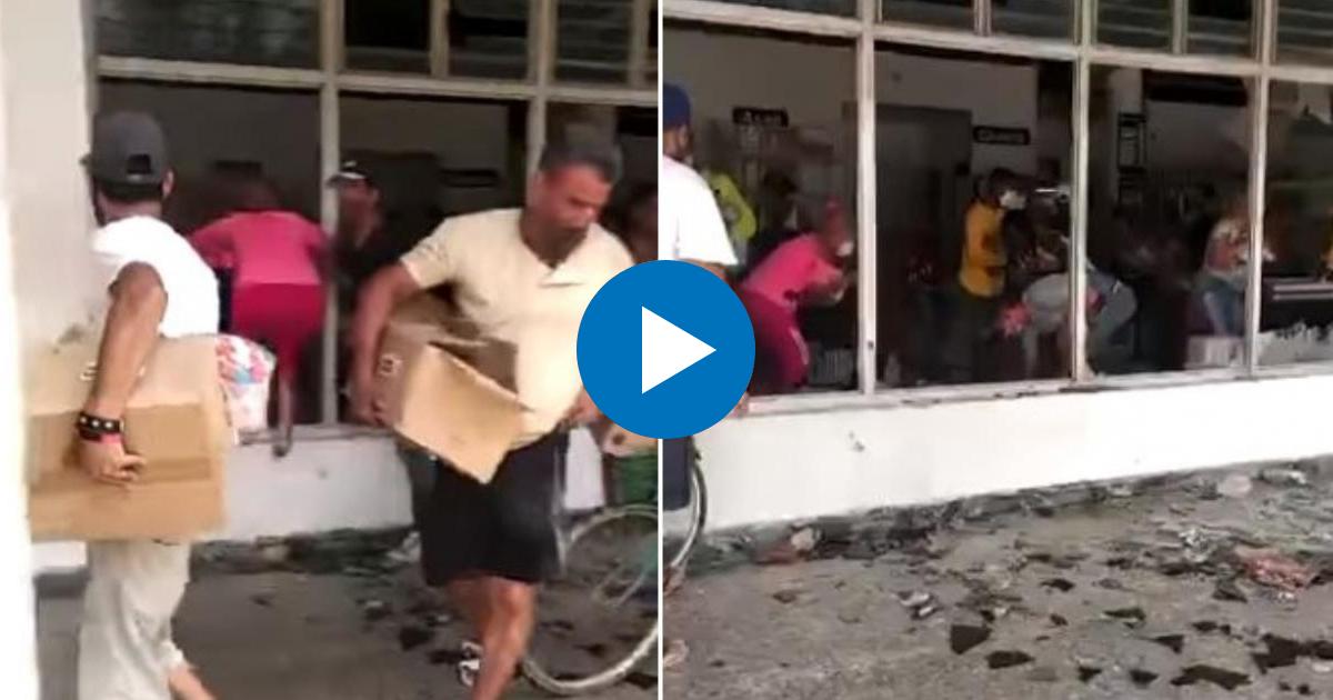 Cubanos se llevan productos de una tienda MLC en Güines © Captura de video de Facebook de Richard Pérez