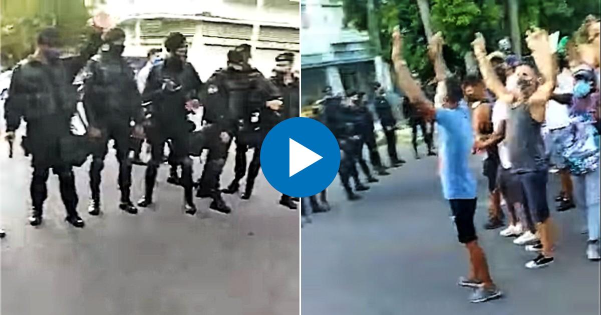 Los jóvenes llegan hasta el cordón policial © Captura de video Facebook / Marlon Fagundo Diaz