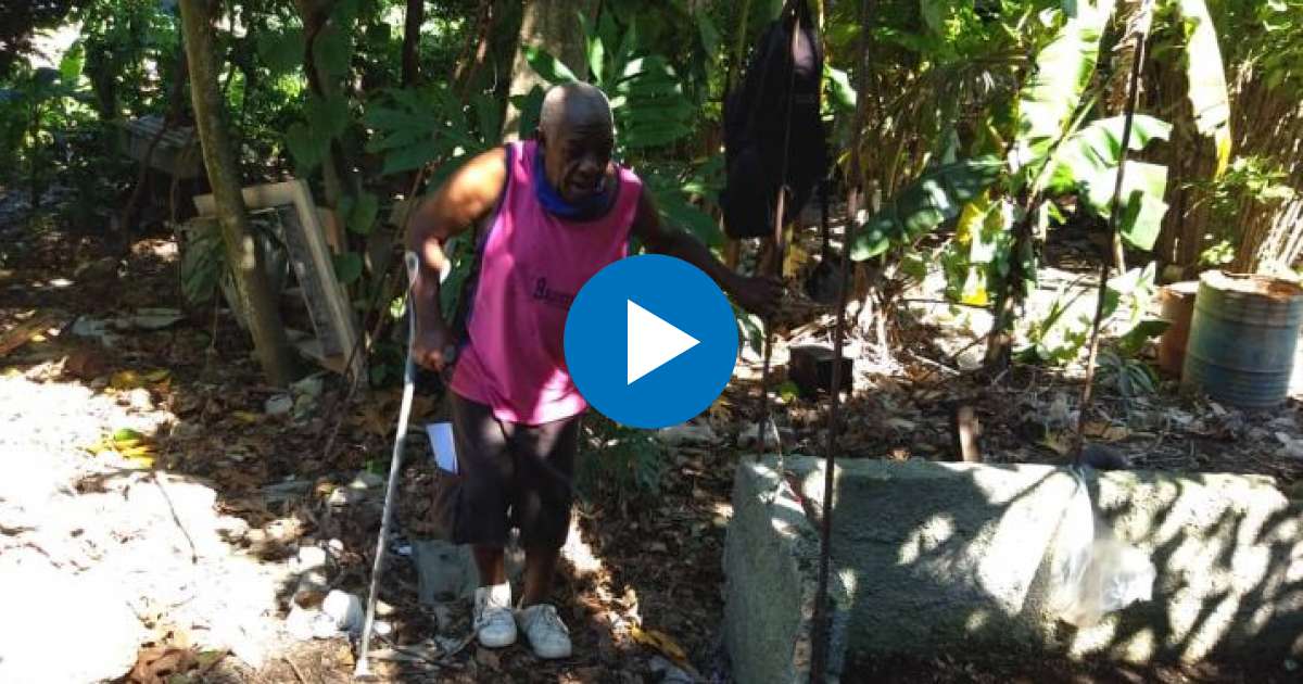 Roberto Fidel Martínez Sotolongo, anciano que intenta recuperar un terreno de su propiedad en La Lisa © YouTube/screenshot-Cubanet