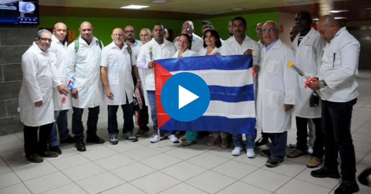 Médicos cubanos en Argelia © Twitter / Embajada de Cuba en Areglia