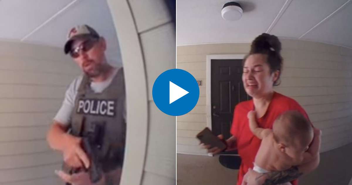 Un miembro del equipo de alguaciles que entró al a vivienda (i) y La asustada joven junto a su bebé (d) © YouTube/screenshot-Fox13 Tampa Bay