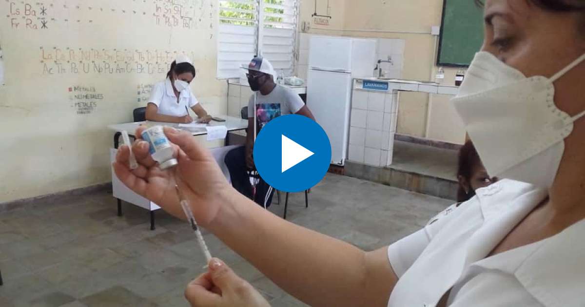 Centro de vacunación en Cuba © ICRT