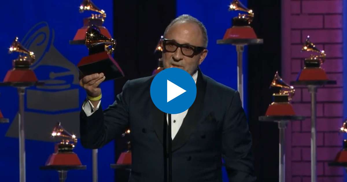 Emilio Estefan recibe premio Latin Grammy por Brazil305 © Captura Video/Latin Grammy