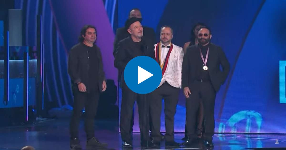 Rubén Blades recibe el Latin Grammy a Mejor Álbum del Año © Captura de pantalla / Latin GRAMMYs