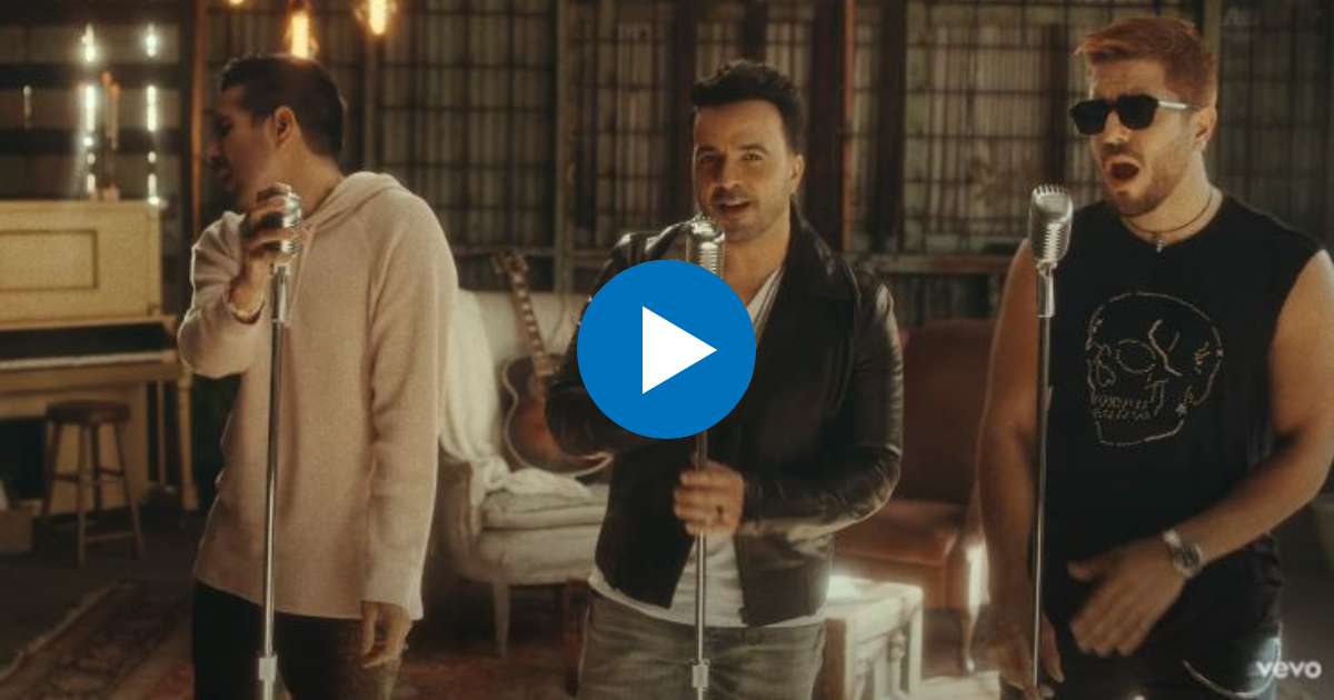 Luis Fonsi con Cali y El Dandee en el videoclip de "Ley de Gravedad" © Youtube / Luis Fonsi
