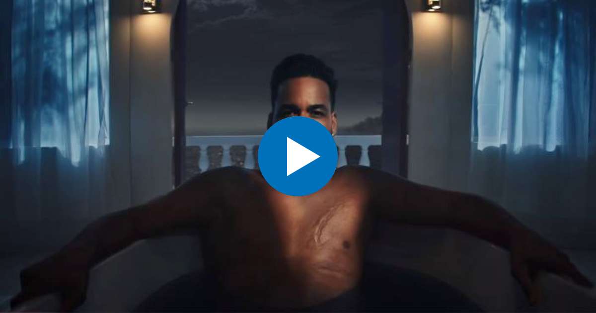Romeo Santos en el videoclip de "Sus huellas" © Youtube / Romeo Santos