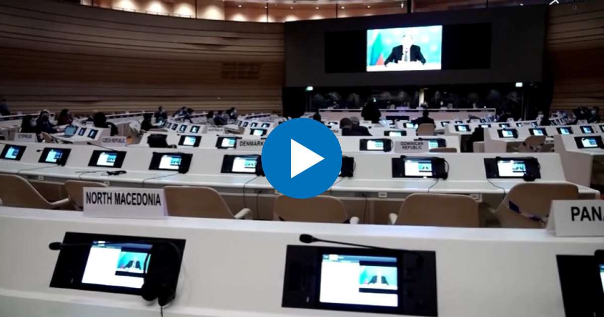 Sala de reuniones de la ONU desierta durante comparecencia de Sergei Lavrov © Captura de video de Reuters