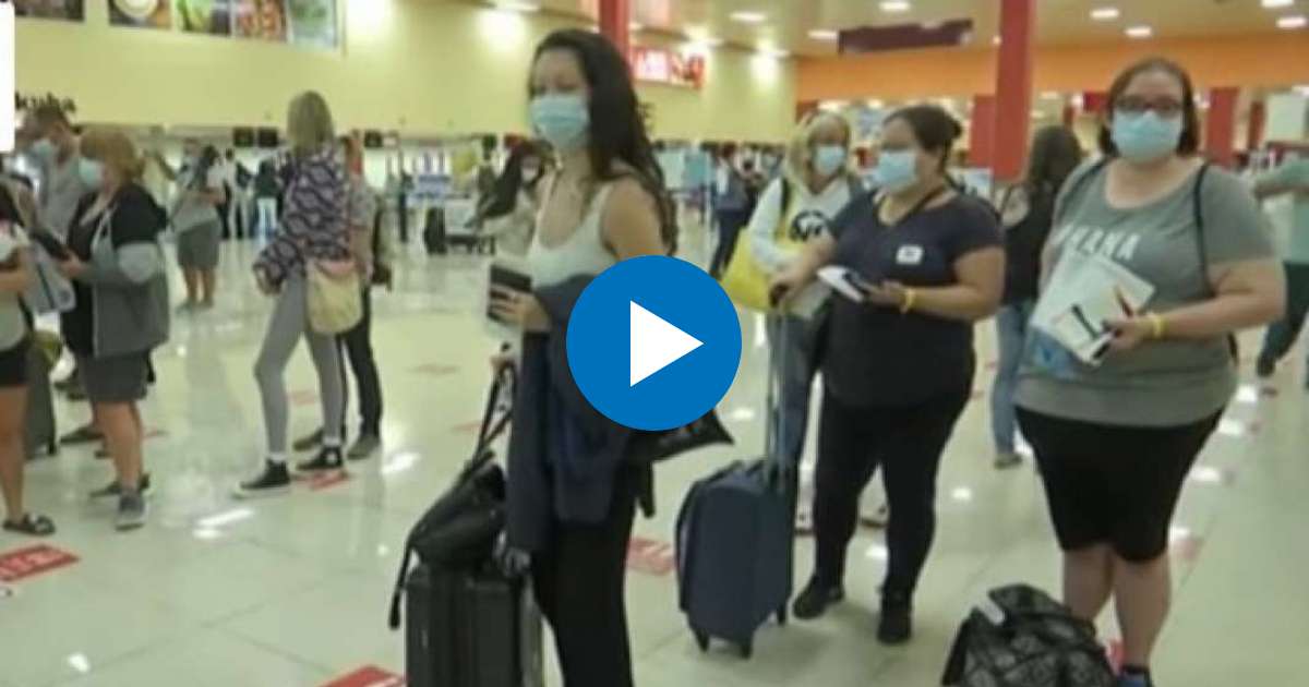 Turistas rusos se van de Cuba © Captura de video de YouTube de DW Español