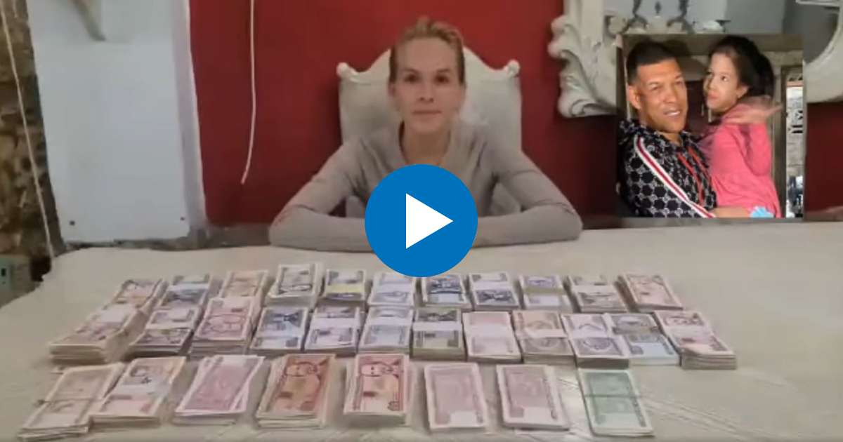 Madre de Angy al momento de recibir el dinero © Captura de pantalla