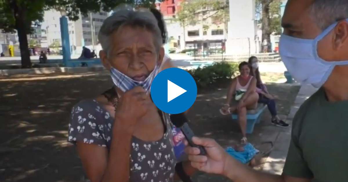 Anciana en el Parque Trillo, en Centro Habana © Captura de video de Facebook de DIARIO DE CUBA
