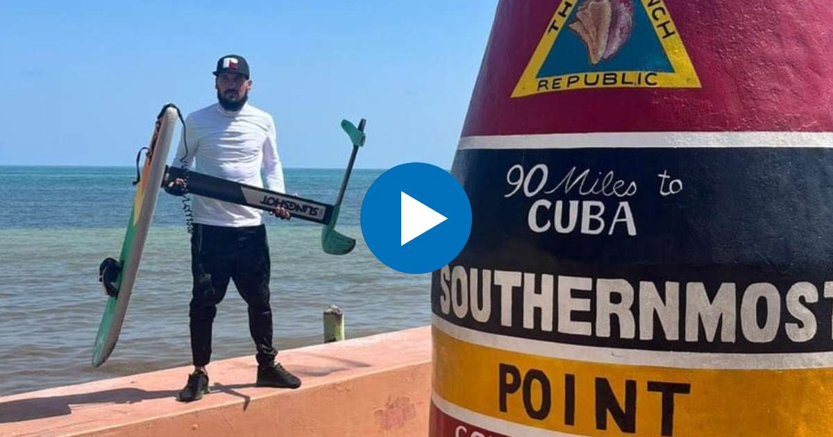 Cubano junto a la tabla de hydrofoil en la que arribó a Miami © Facebook/Pablo Mantilla