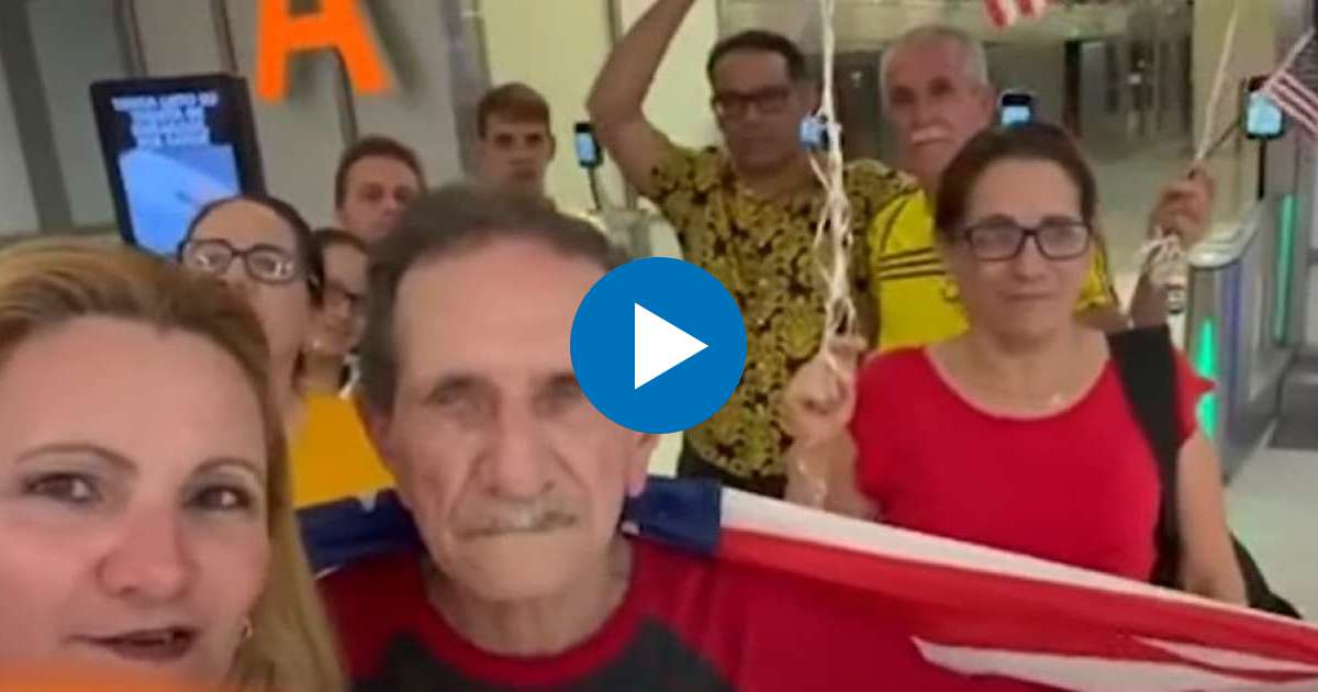 Anciano cubano junto a su familia en Estados Unidos © Captura de video de YouTube de AmericaTeVeCanal41