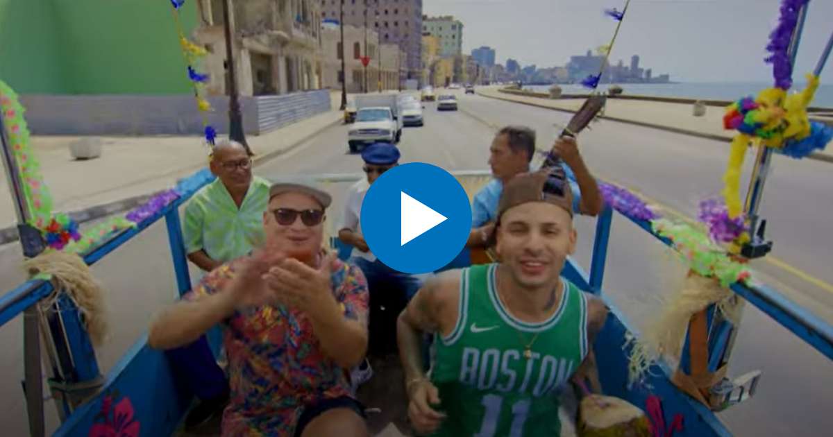 Alex Duvall y Kelvis Ochoa en el videoclip de "Tu Dolor" © Captura de pantalla / YouTube 
