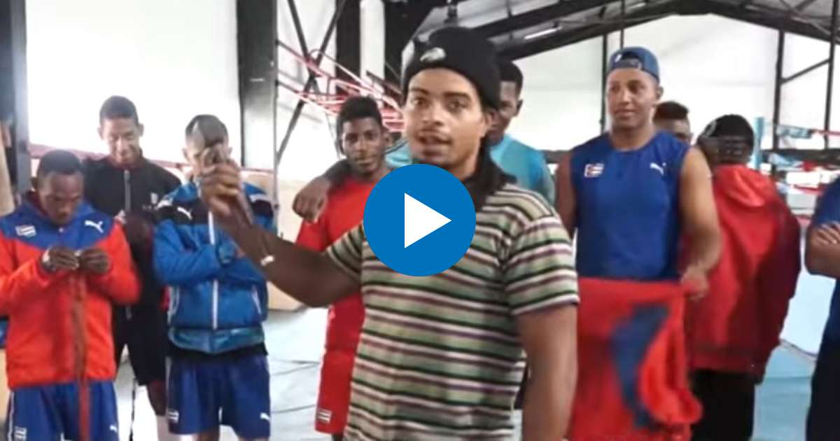 El "Hombre de Hierro" con los boxeadores cubanos © Captura de video de Facebook de El Hombre de Hierro Cubano