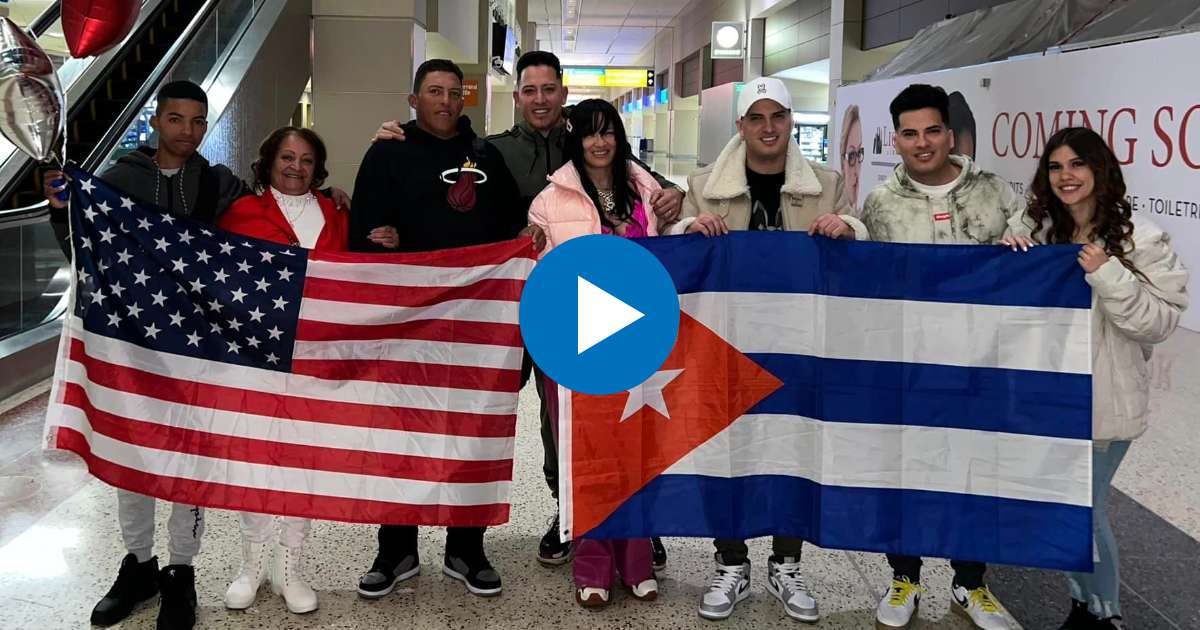 Padre e hijo cubanos junto a su familia en Estados Unidos © Facebook / KDaniels Daniels