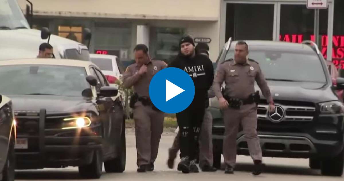 Hombre arrestado en Florida © Captura de Youtube / WPLG Local 10