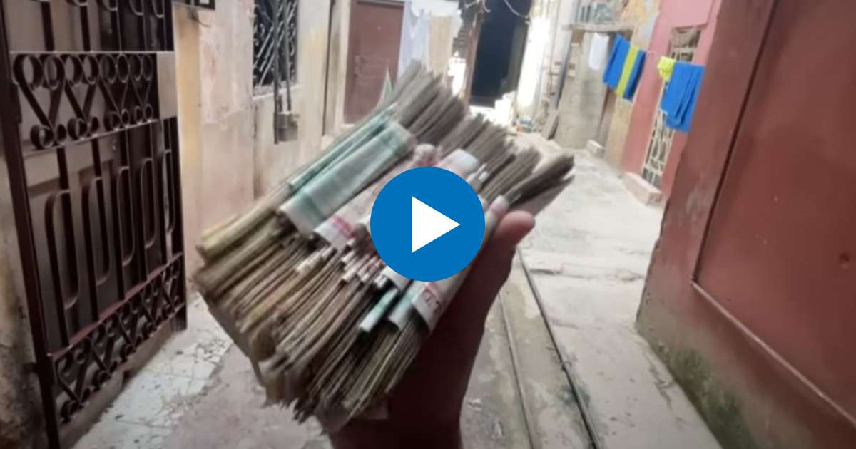 Fajo de dinero cubano © Captura de video de YouTube de PlanetaJuan