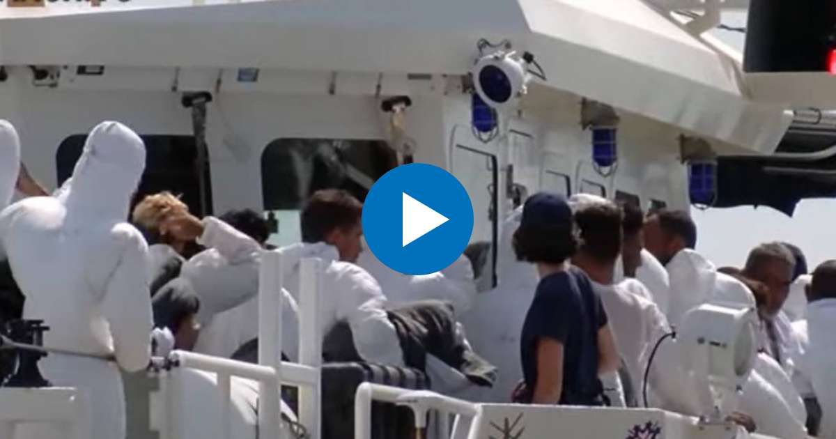 Llegada de migrantes en barco de la USCG (imagen de archivo) © Televisión cubana
