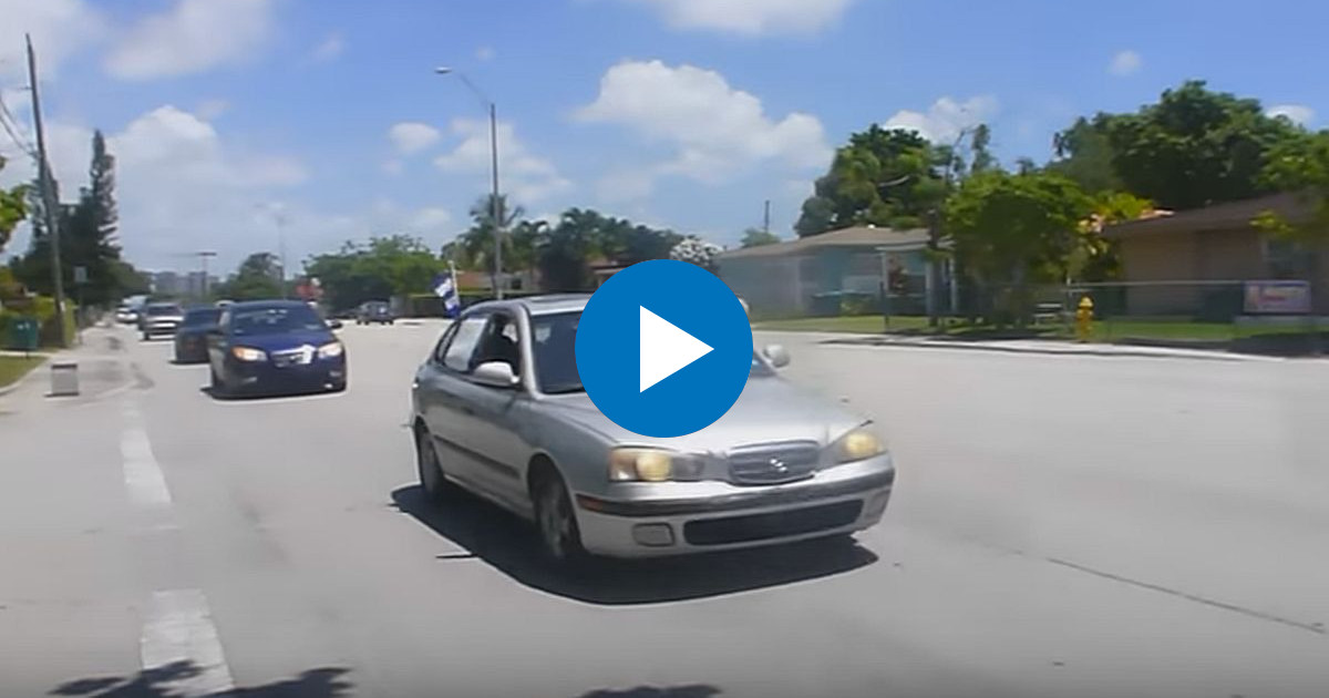  © Caravana recorre calles de Miami en apoyo a fin del embargo estadounidense a Cuba