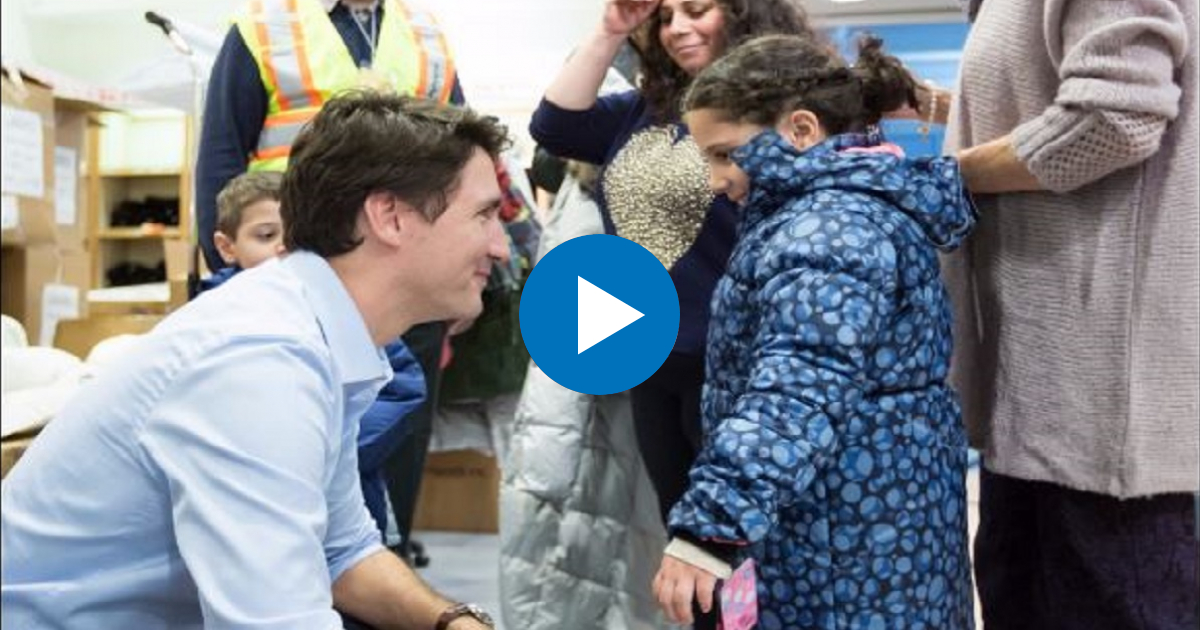 Justin Trudeau da la bienvenida a refugiados sirios © Justin Trudeau/Twitter
