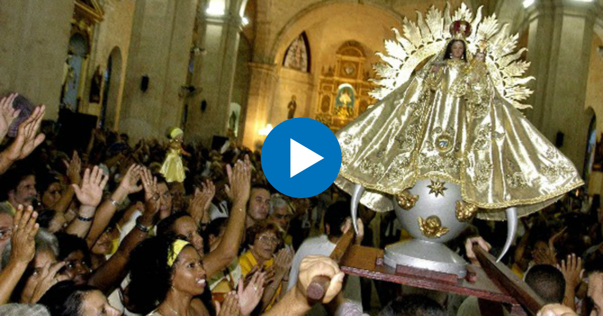 Adorando a la Virgen de la Caridad de El Cobre © El Emigrante News