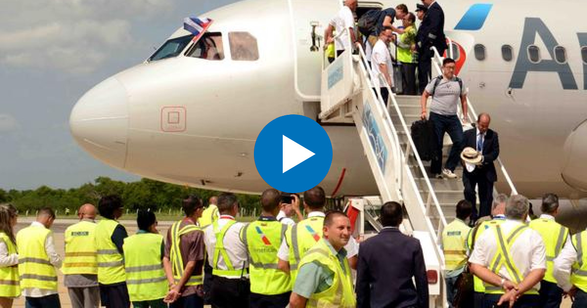 Llegada a Cienfuegos de los pasajeros del vuelo 7-37-800 © Radio Rebelde / Modesto Gutiérrez