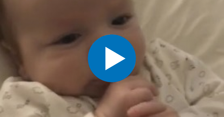 Adorable vídeo: Un bebé de dos meses le dice 