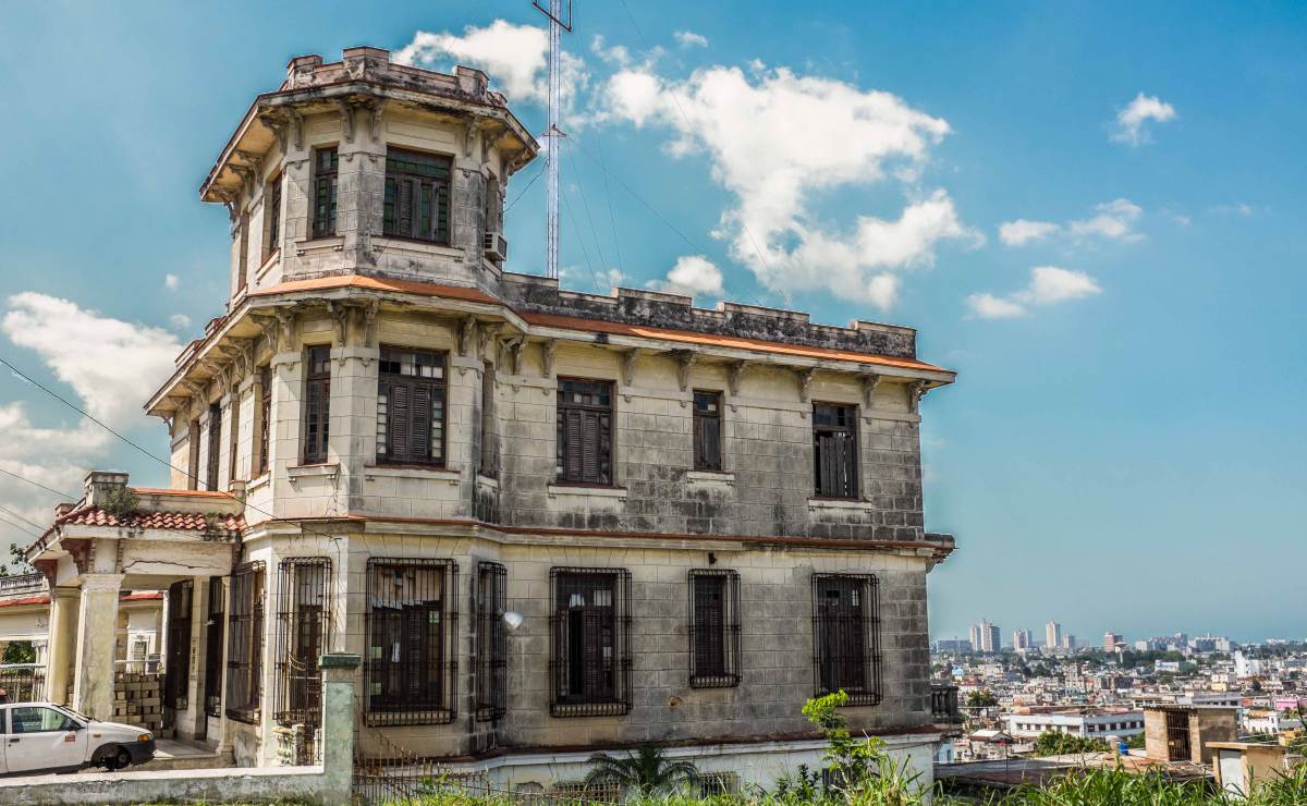 Santos Suárez: La mística Loma de Chaple y sus mansiones abandonadas (FOTOS)