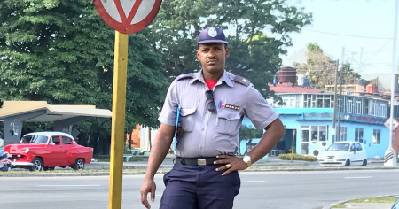 10 maneras muy ocurrentes de llamarle a la policía en Cuba