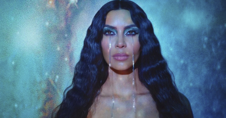 Kim Kardashian posa desnuda y como una virgen en su retrato más artístico