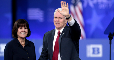 Vicepresidente de EE.UU. Mike Pence y su esposa dan negativo en coronavirus