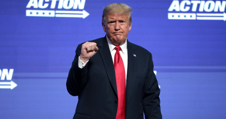 Trump presenta síntomas leves de coronavirus y seguirá trabajando