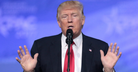 Trump envía breve mensaje desde el hospital a los estadounidenses 