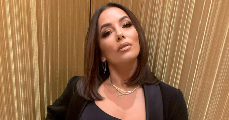 Eva Longoria presume de cuerpazo en bañador en pleno diciembre
