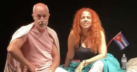 "SOS Cuba", obra de Juan Carlos Cremata con Cuqui La Mora en Teatro Trail de Miami