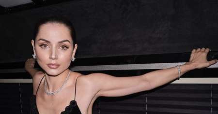 Ana de Armas llega a la alfombra roja de los Globos de Oro con espectacular vestido Louis Vuitton