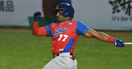 Lesionado, Andy Ibáñez deja el Cuba del Clásico y regresa a Estados Unidos