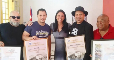 Régimen otorga distinción de Vanguardia Nacional a músicos oficialistas