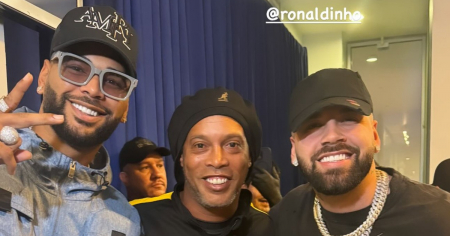 Charly & Johayron comparten foto con Ronaldinho: "La leyenda"